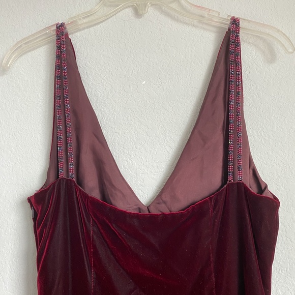 Linda Allard for Ellen Tracy Red Velvet Gown - Picture 6 of 10